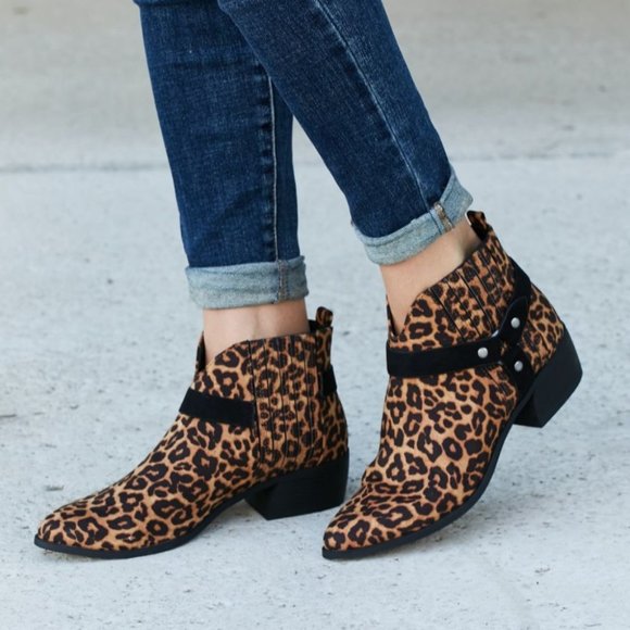 Qupid Animal Lover Leopard Point Toe Bootie - Picture 3 of 6